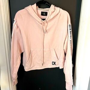 Cropped Calvin Klein hoodie